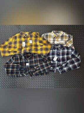 Bundle lot 4 large Sonoma long sleeve buttondown flannels